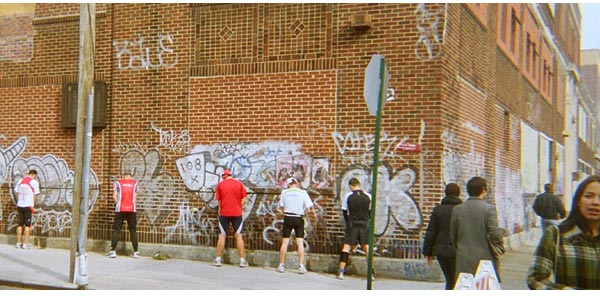 New York city Marathon - Urinating in Queens